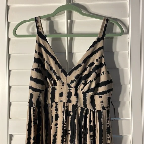 Tahari Maxi Dress - Picture 2 of 4